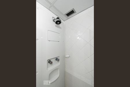 Banheiro de apartamento para alugar com 1 quarto, 35m² em Pinheiros, São Paulo