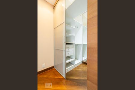 Apartamento para alugar com 75m², 2 quartos e 2 vagas Apartamento para alugar com 75m², 2 quartos e 2 vagasCloset do quarto 2