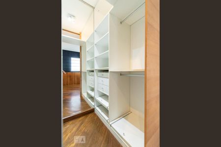 Apartamento para alugar com 75m², 2 quartos e 2 vagas Apartamento para alugar com 75m², 2 quartos e 2 vagasCloset do quarto 2