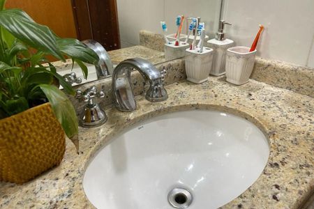 Casa à venda com 146m², 3 quartos e 4 vagasBanheiro - Torneira