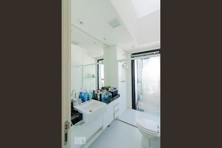 Apartamento à venda com 123m², 1 quarto e 3 vagas Apartamento à venda com 123m², 1 quarto e 3 vagasBanheiro Suíte