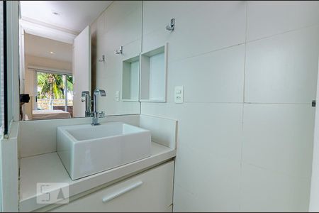 Apartamento para alugar com 65m², 2 quartos e 1 vaga Apartamento para alugar com 65m², 2 quartos e 1 vagaBanheiro da Suite 1