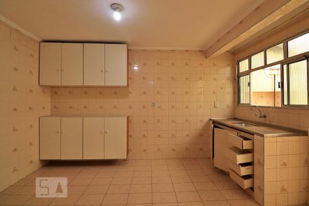 Casa à venda com 167m², 3 quartos e 3 vagasCozinha - Casa Fundos