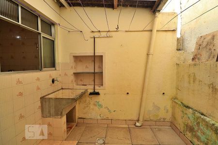 Casa à venda com 167m², 3 quartos e 3 vagasÁrea de Serviço - Casa Fundos