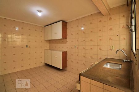 Casa à venda com 167m², 3 quartos e 3 vagasCozinha - Casa Fundos