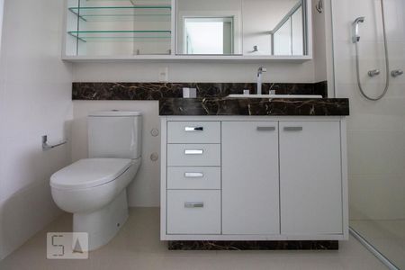 Apartamento para alugar com 128m², 4 quartos e 2 vagasBanheiro do quarto 04