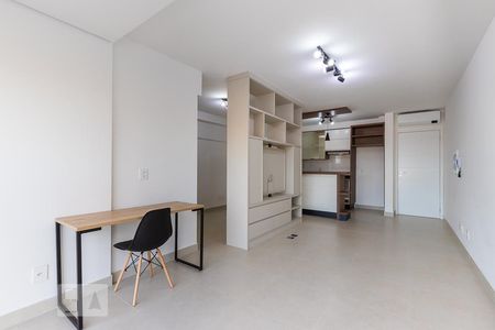 Sala de kitnet/studio para alugar com 1 quarto, 45m² em Centro, Campinas