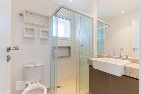 Banheiro de kitnet/studio para alugar com 1 quarto, 45m² em Centro, Campinas