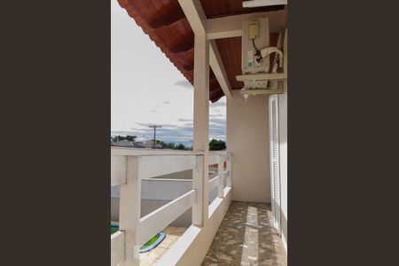 Casa à venda com 150m², 3 quartos e 2 vagas Casa à venda com 150m², 3 quartos e 2 vagasSacada