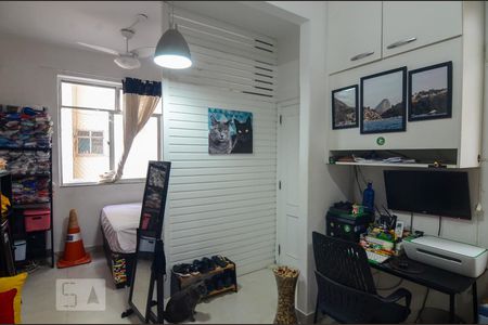 Sala / Quarto de kitnet/studio para alugar com 1 quarto, 30m² em Centro, Rio de Janeiro