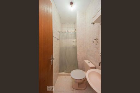 Banheiro  de apartamento à venda com 1 quarto, 46m² em Vila Ipiranga, Porto Alegre