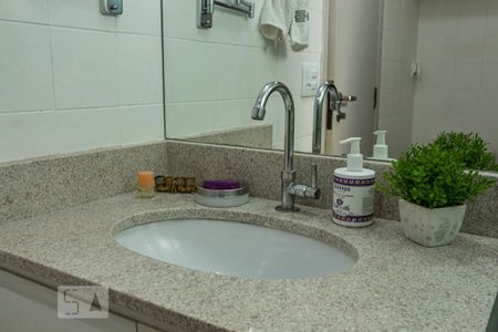 Apartamento à venda com 81m², 3 quartos e 1 vaga Apartamento à venda com 81m², 3 quartos e 1 vagaBanheiro