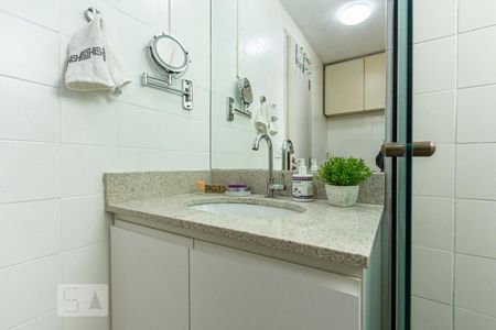 Apartamento à venda com 81m², 3 quartos e 1 vaga Apartamento à venda com 81m², 3 quartos e 1 vagaBanheiro