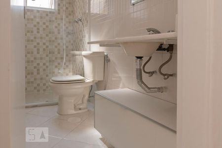 Apartamento para alugar com 78m², 2 quartos e 1 vaga Apartamento para alugar com 78m², 2 quartos e 1 vagaBanheiro social