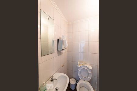 Casa à venda com 303m², 3 quartos e 2 vagas Casa à venda com 303m², 3 quartos e 2 vagasBanheiro de Serviço