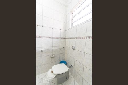 Casa à venda com 303m², 3 quartos e 2 vagas Casa à venda com 303m², 3 quartos e 2 vagasBanheiro Social 1