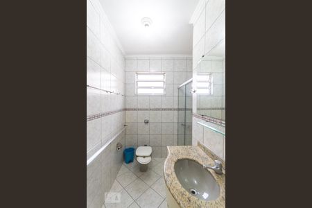 Casa à venda com 303m², 3 quartos e 2 vagas Casa à venda com 303m², 3 quartos e 2 vagasBanheiro Social 1