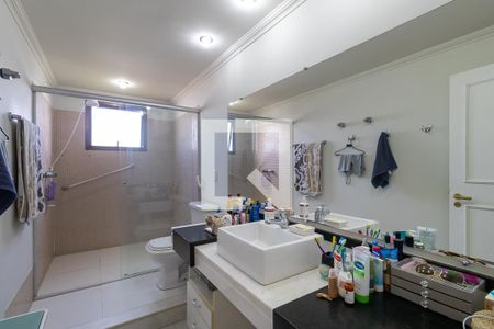 Apartamento à venda com 269m², 4 quartos e 4 vagas Apartamento à venda com 269m², 4 quartos e 4 vagasBanheiro da suíte 1