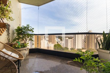 Varanda de apartamento à venda com 4 quartos, 269m² em Cambuí, Campinas