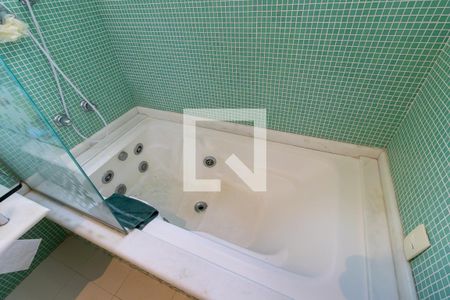 Apartamento à venda com 269m², 4 quartos e 4 vagas Apartamento à venda com 269m², 4 quartos e 4 vagasBanheiro social