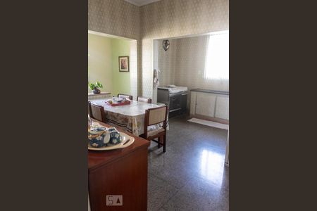 Casa à venda com 298m², 6 quartos e 1 vagaCozinha