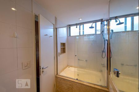 Apartamento para alugar com 135m², 3 quartos e 1 vaga Apartamento para alugar com 135m², 3 quartos e 1 vagaBanheiro da Suíte