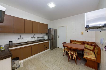 Apartamento para alugar com 135m², 3 quartos e 1 vaga Apartamento para alugar com 135m², 3 quartos e 1 vagaCozinha