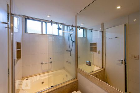 Apartamento para alugar com 135m², 3 quartos e 1 vaga Apartamento para alugar com 135m², 3 quartos e 1 vagaBanheiro da Suíte