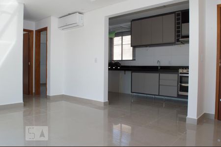 Sala de apartamento para alugar com 2 quartos, 53m² em Jardim Inconfidência, Uberlândia