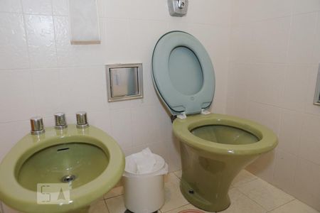 Casa à venda com 360m², 4 quartos e 4 vagasBanheiro do Quarto 1