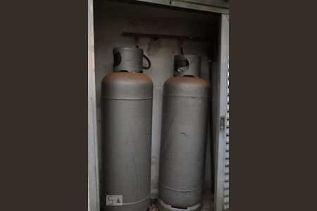 Casa à venda com 360m², 4 quartos e 4 vagasCompartimento do gás