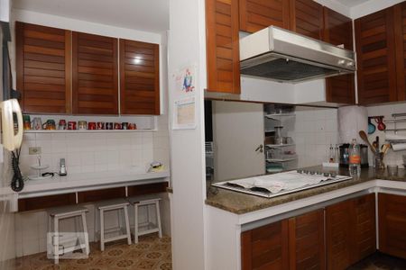 Casa à venda com 360m², 4 quartos e 4 vagasCozinha - Armários