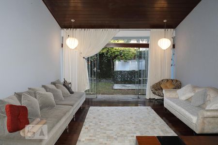 Casa para alugar com 360m², 3 quartos e 4 vagasSala