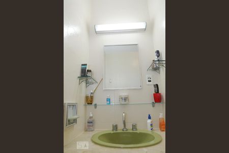 Casa à venda com 360m², 4 quartos e 4 vagasBanheiro do Quarto 1