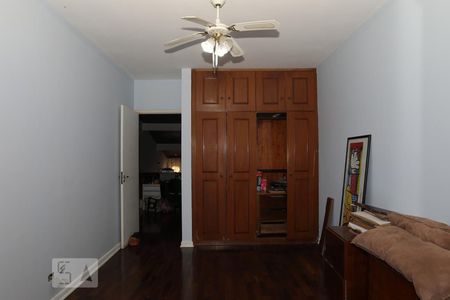 Casa à venda com 360m², 4 quartos e 4 vagasQuarto 2 - Armários