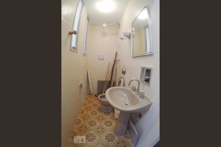 Casa à venda com 360m², 4 quartos e 4 vagasDespensa - banheiro