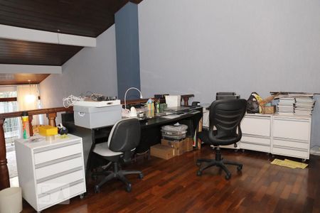 Casa à venda com 360m², 4 quartos e 4 vagasEscritório no hall anexo aos quartos