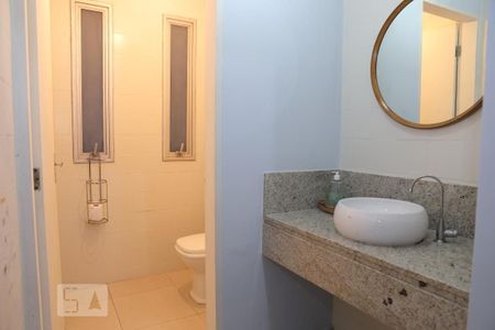 Casa à venda com 360m², 4 quartos e 4 vagasÁrea de lazer interna - banheiro