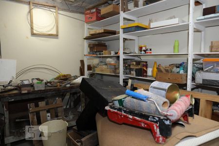 Casa à venda com 360m², 4 quartos e 4 vagasQuarto de depósito