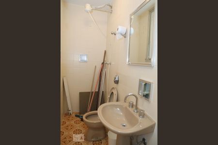 Casa à venda com 360m², 4 quartos e 4 vagasDespensa - banheiro