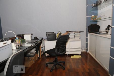 Casa à venda com 360m², 4 quartos e 4 vagasEscritório no hall anexo aos quartos