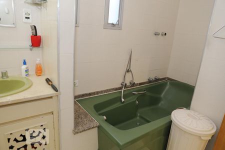 Casa à venda com 360m², 4 quartos e 4 vagasBanheiro do Quarto 1