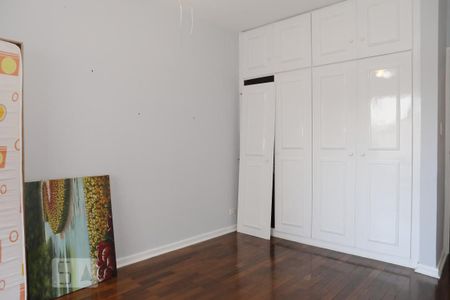 Casa à venda com 360m², 4 quartos e 4 vagasQuarto 3 - Armários