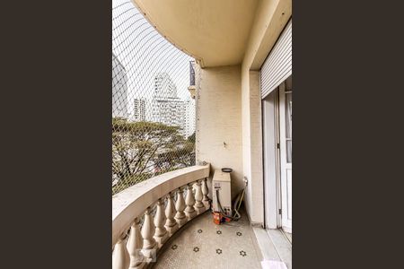 Apartamento à venda com 268m², 3 quartos e 1 vaga Apartamento à venda com 268m², 3 quartos e 1 vagaVaranda da sala