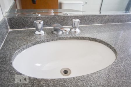 Apartamento para alugar com 140m², 3 quartos e 2 vagasDetalhe Banheiro Suíte 2