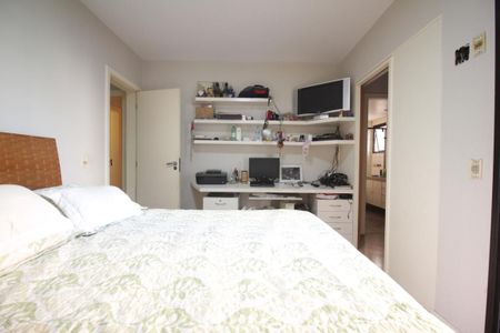 Apartamento à venda com 203m², 4 quartos e 4 vagasSuíte 2