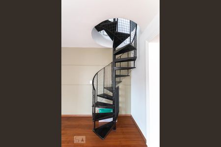 Apartamento à venda com 243m², 3 quartos e 2 vagasEscada