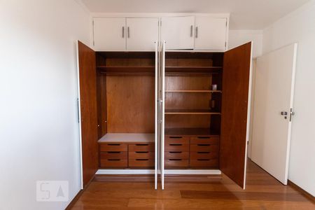 Apartamento à venda com 243m², 3 quartos e 2 vagasQuarto 1 - Armários