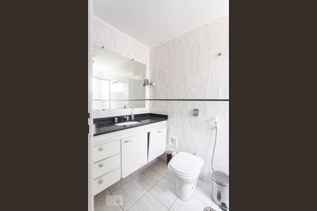 Apartamento à venda com 243m², 3 quartos e 2 vagasBanheiro da Suíte