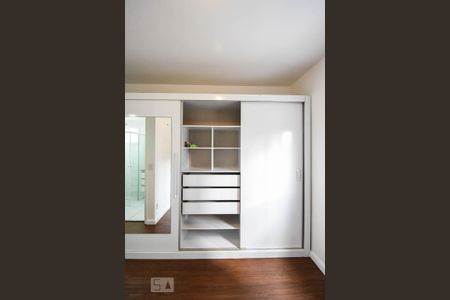 Apartamento à venda com 70m², 3 quartos e 1 vaga Apartamento à venda com 70m², 3 quartos e 1 vagaArmário da suíte